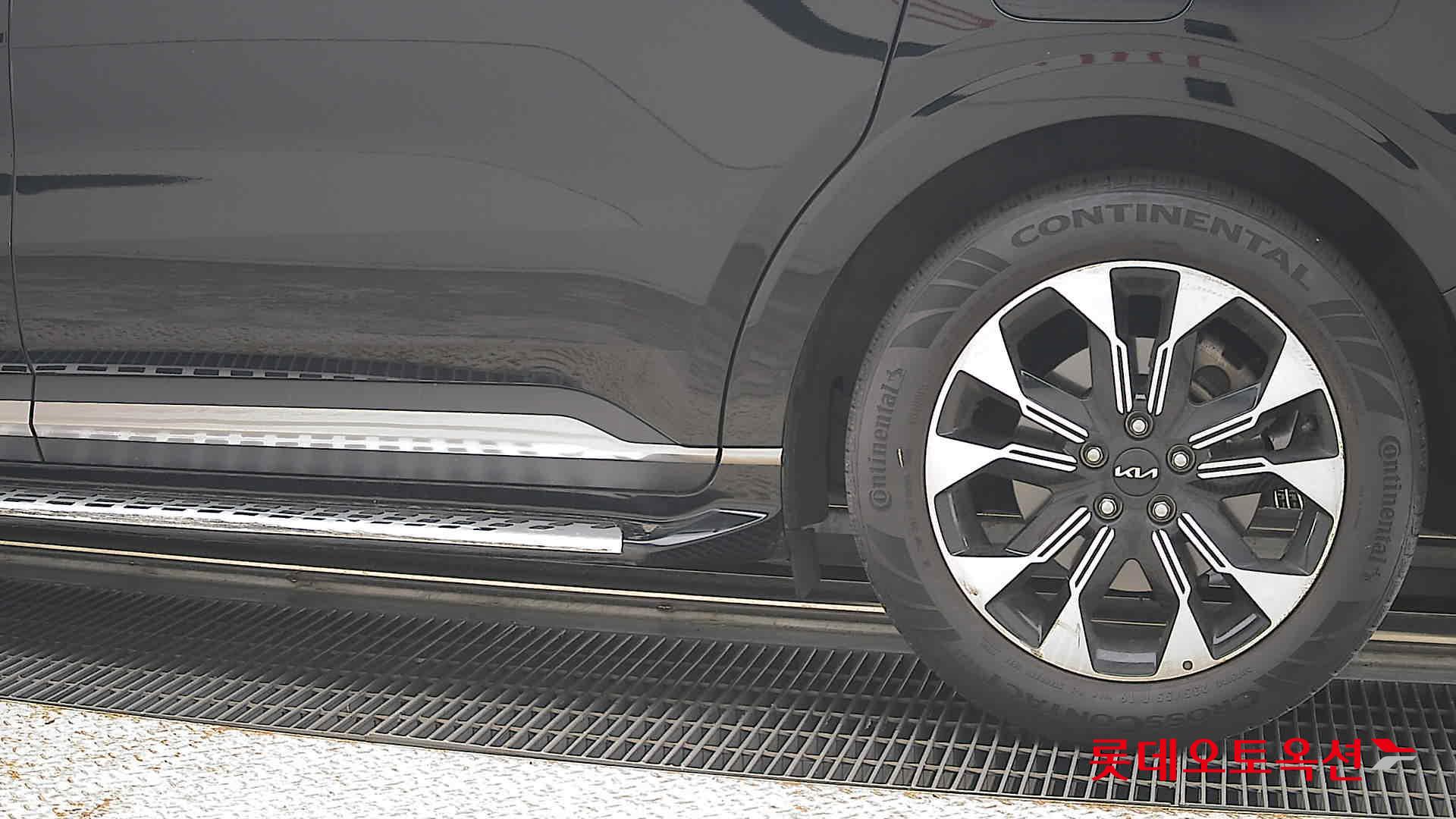 2023 - kia carnival