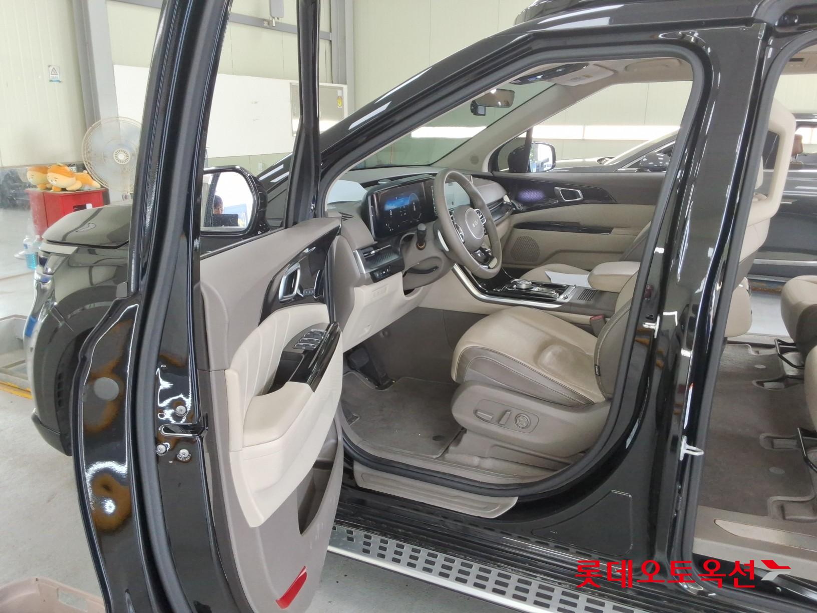 2023 - kia carnival