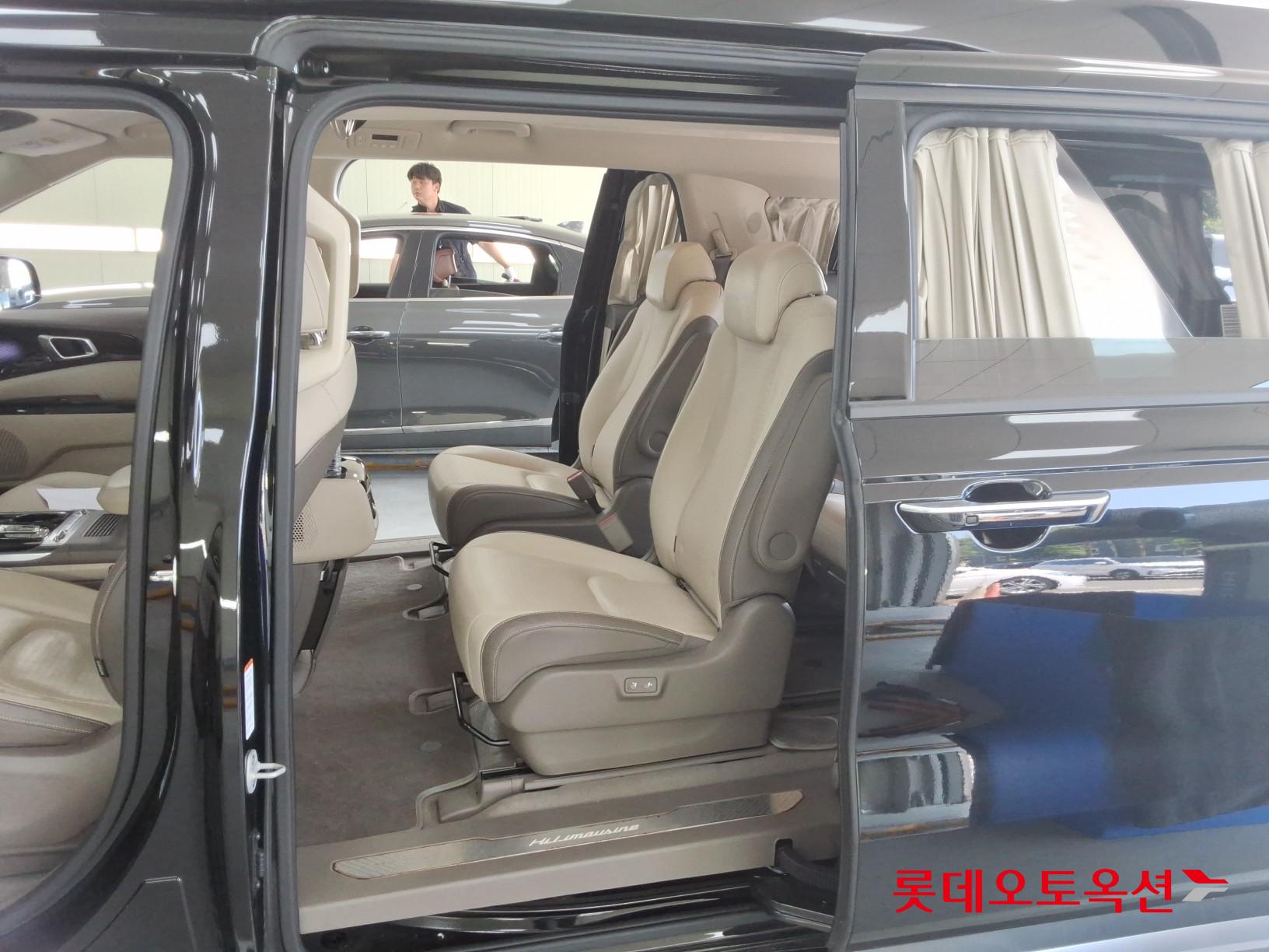 2023 - kia carnival