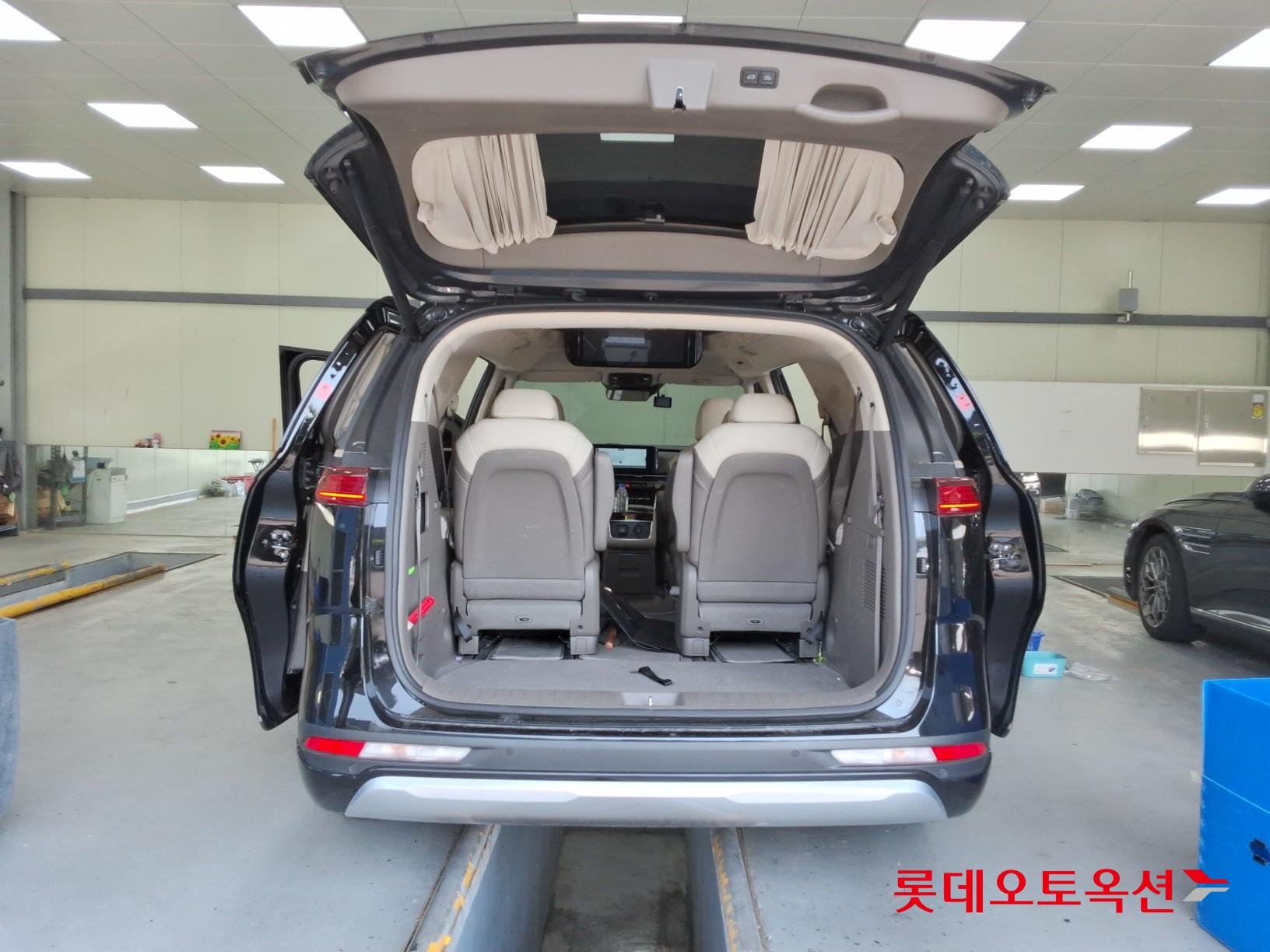 2023 - kia carnival