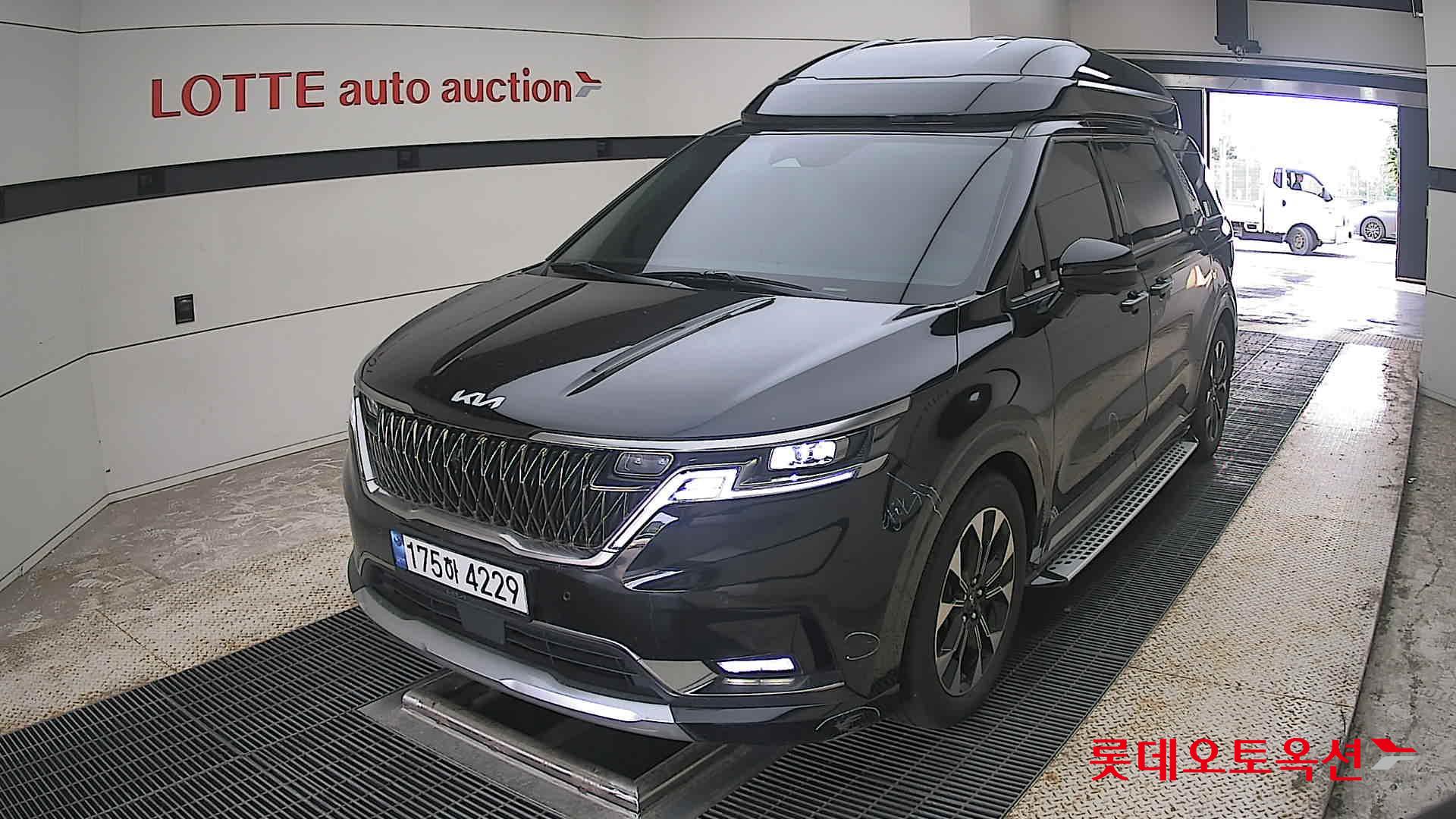2023 - kia carnival