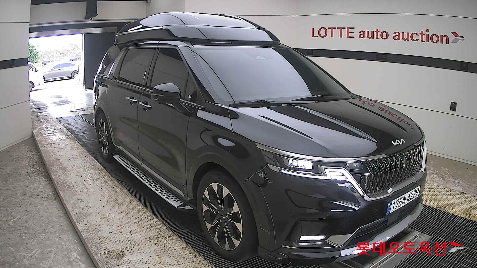 2023 - kia carnival