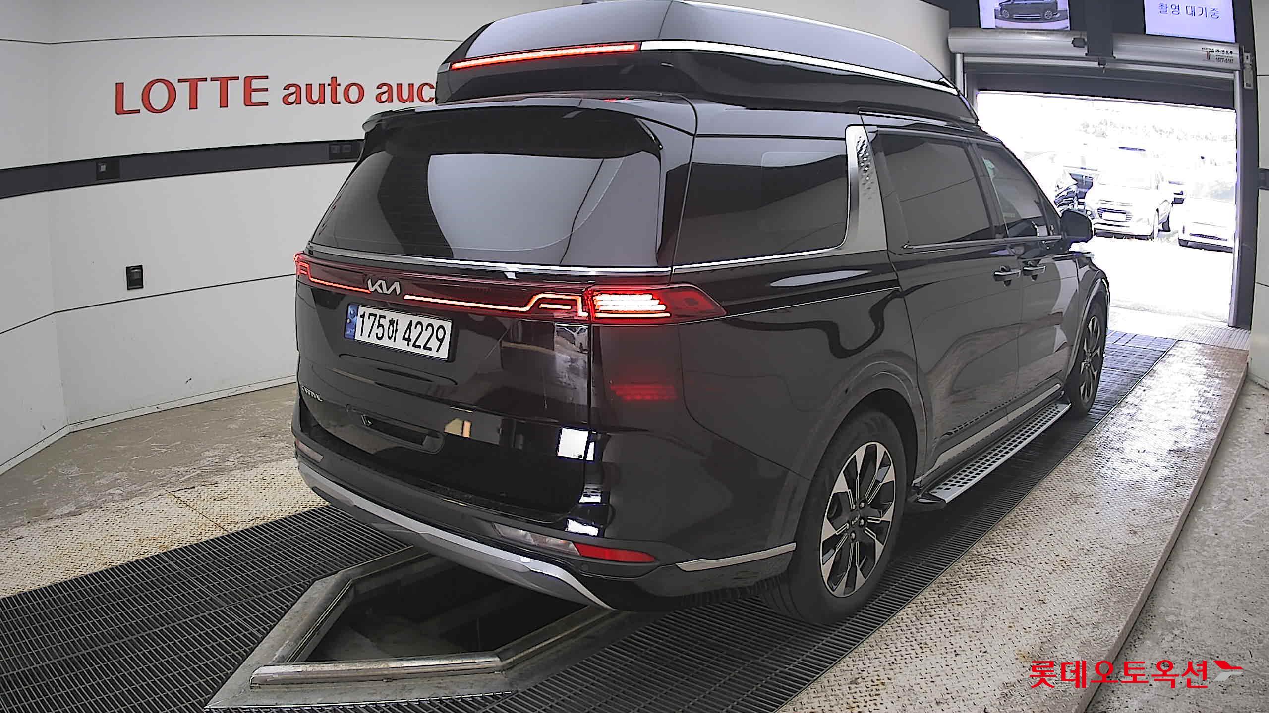 2023 - kia carnival