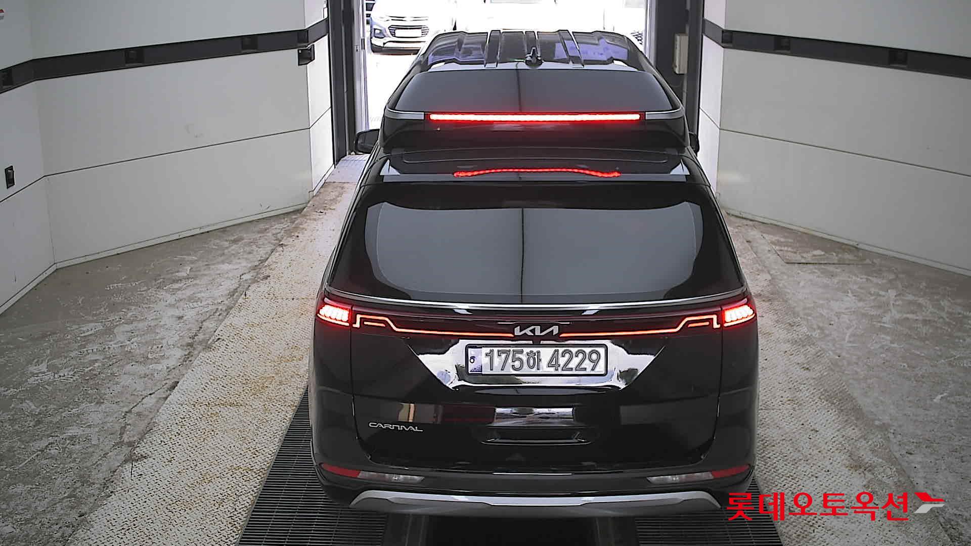 2023 - kia carnival