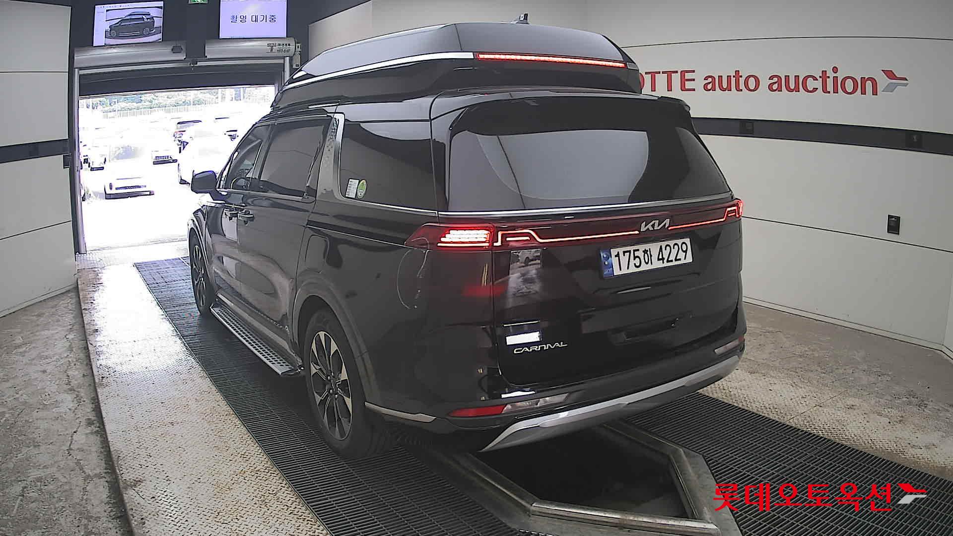 2023 - kia carnival