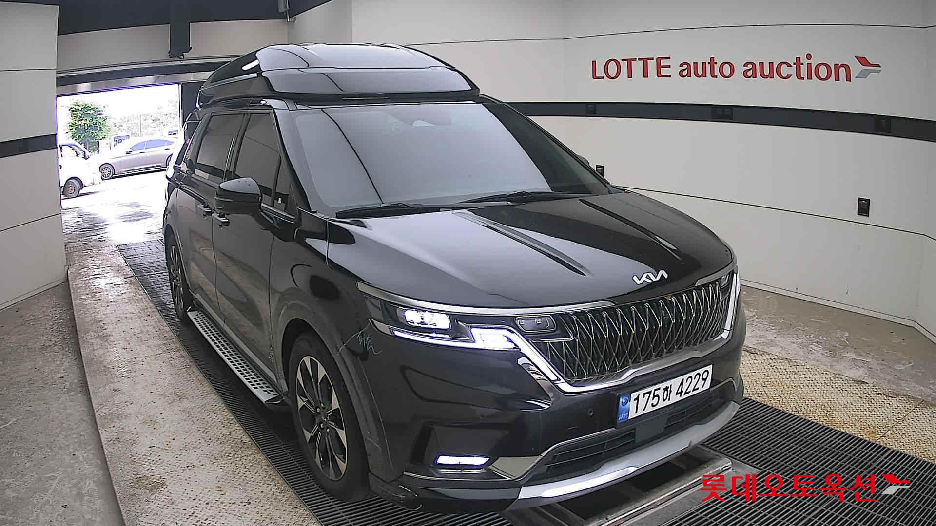 2023 - kia carnival