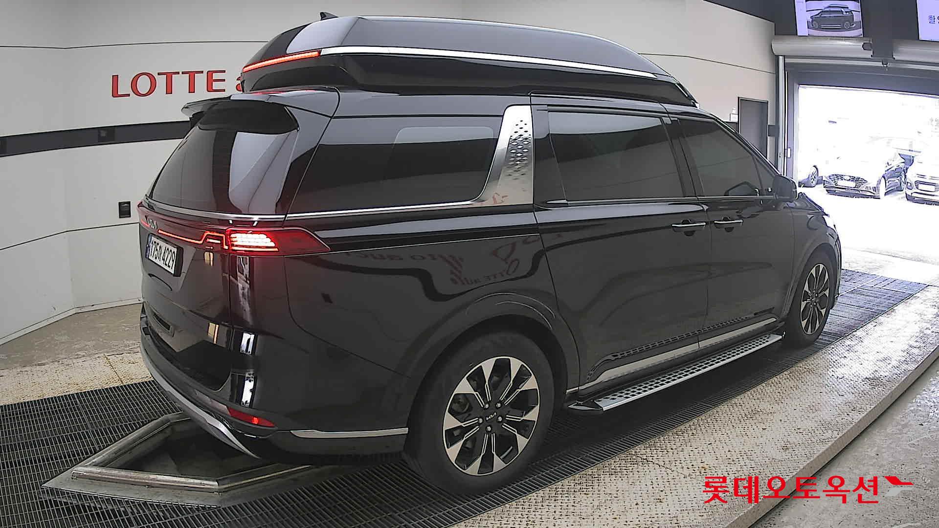 2023 - kia carnival