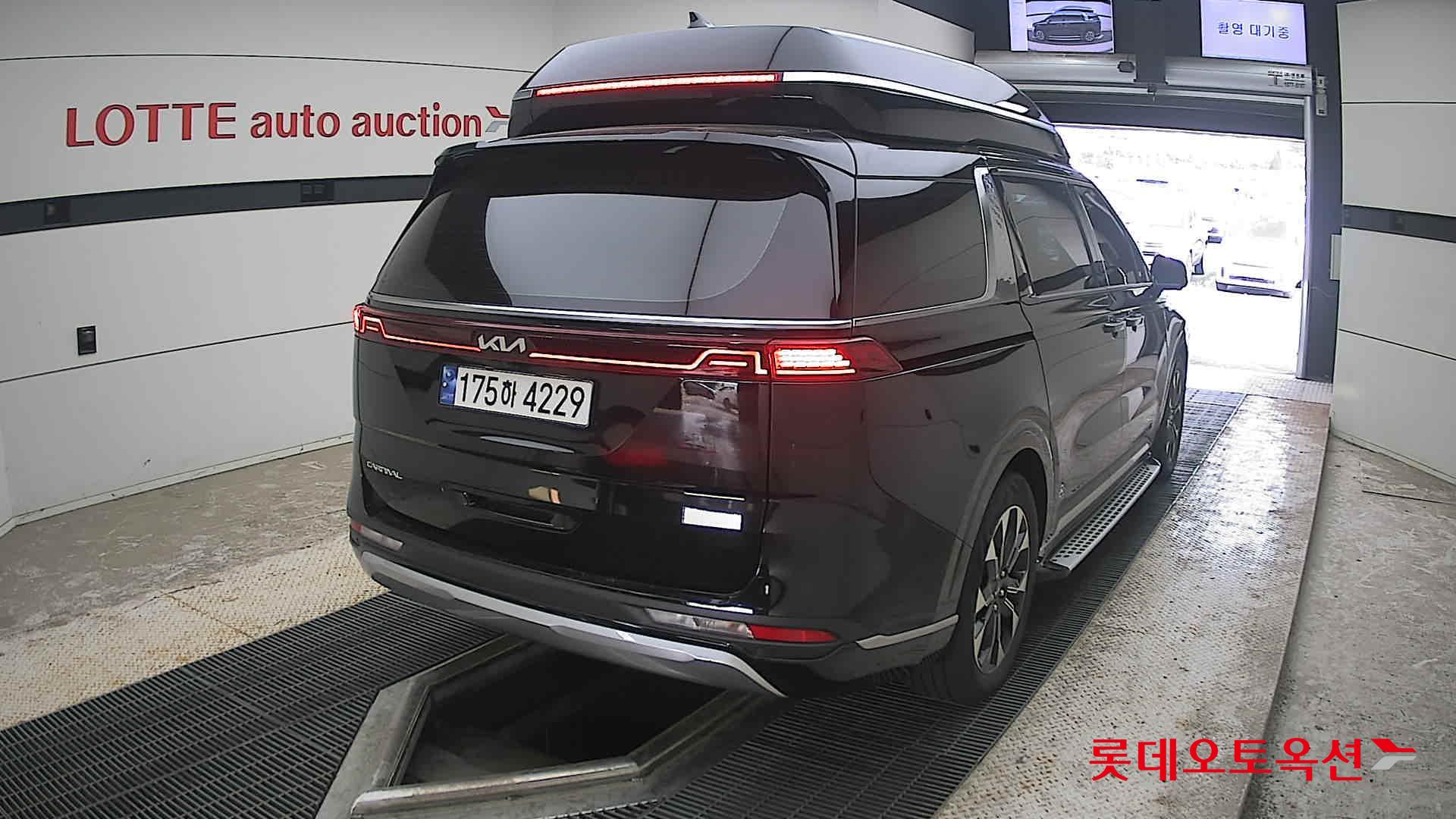 2023 - kia carnival