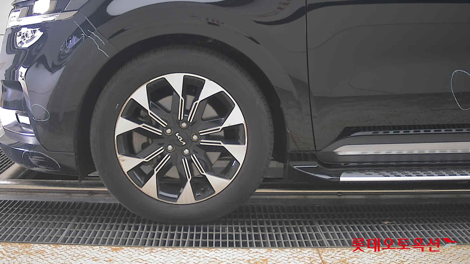 2023 - kia carnival