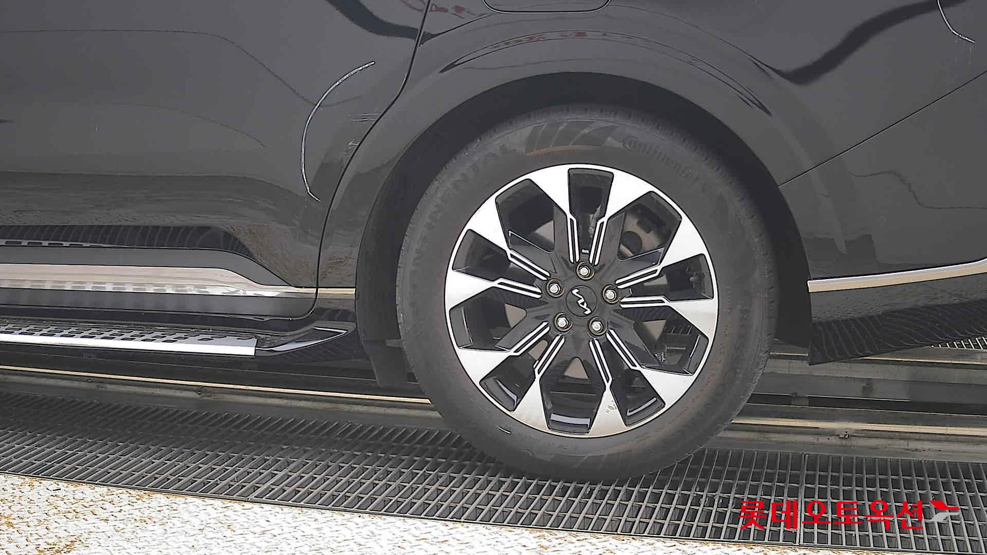 2023 - kia carnival