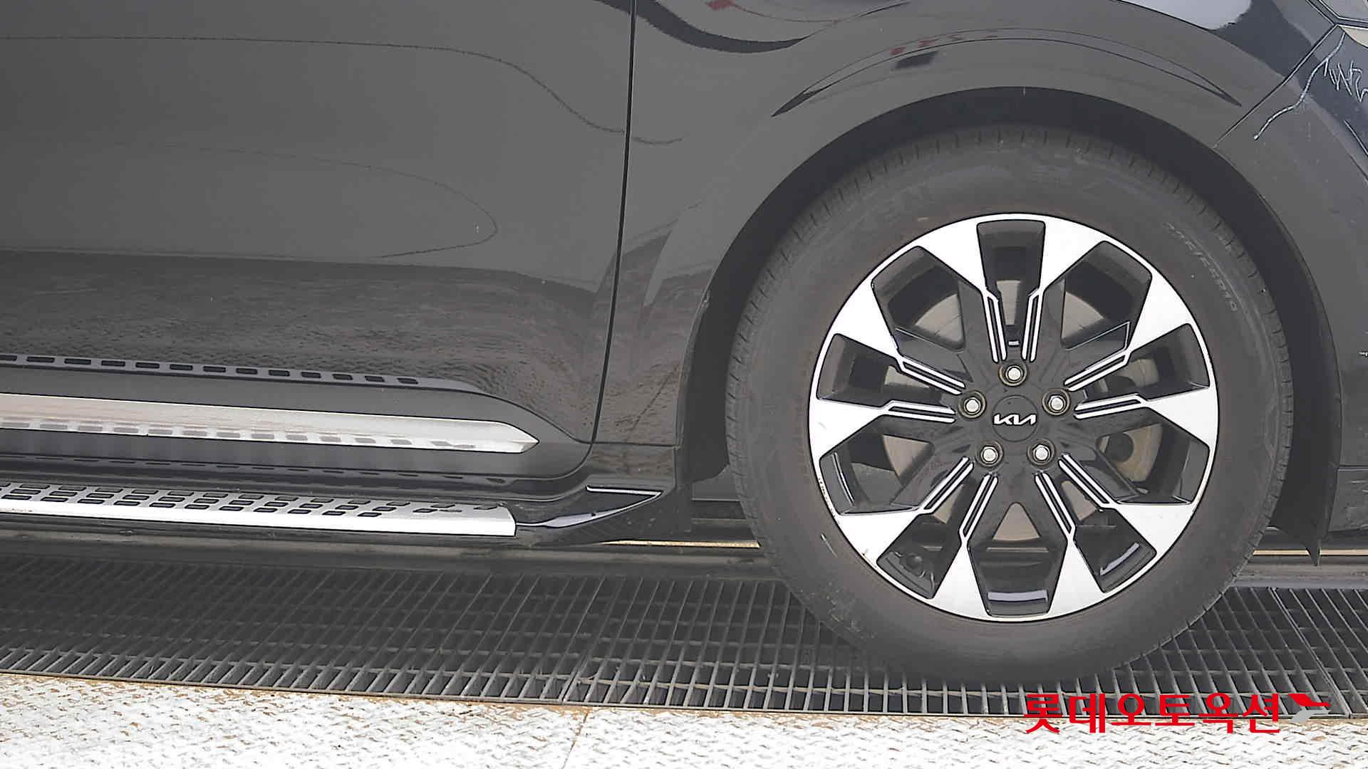 2023 - kia carnival