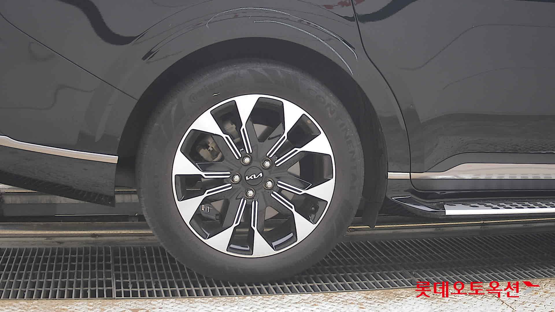 2023 - kia carnival