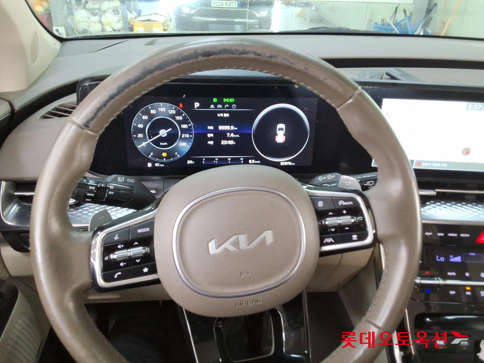 2023 - kia carnival