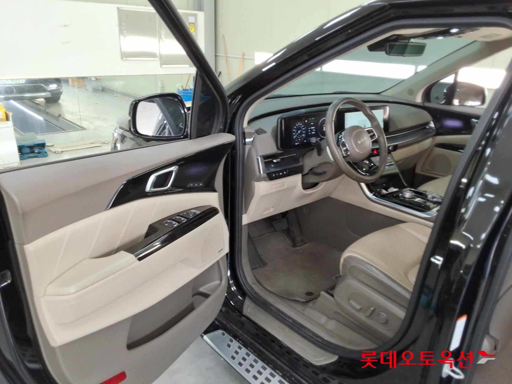 2023 - kia carnival