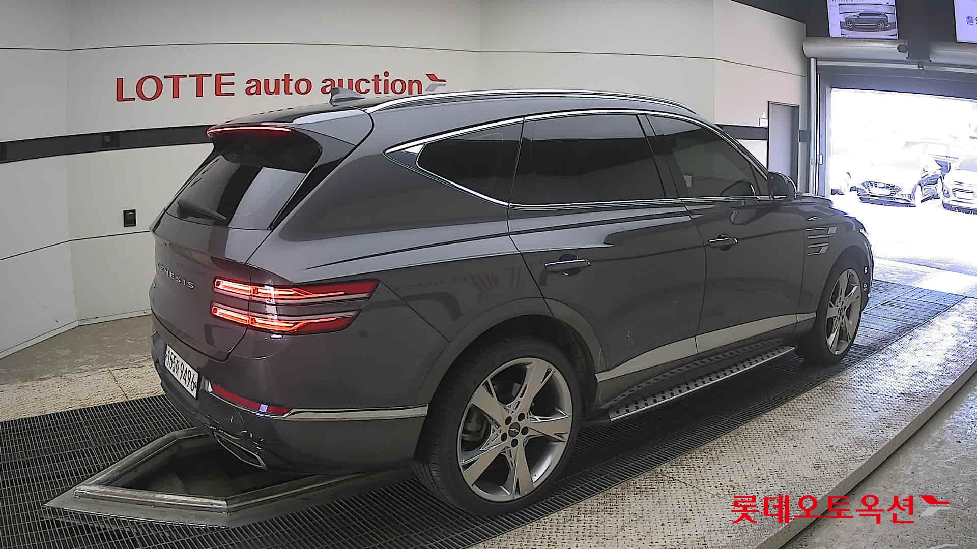 2021 - genesis gv80