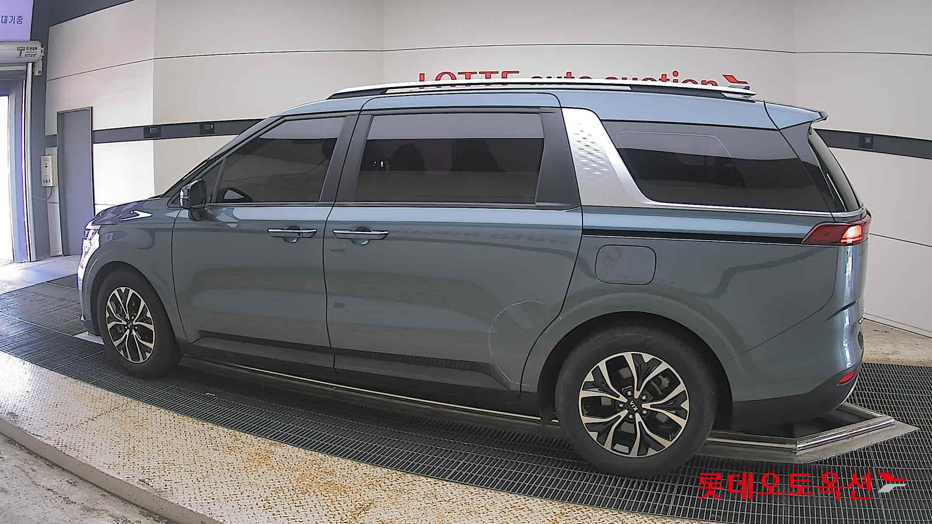 2021 - kia carnival