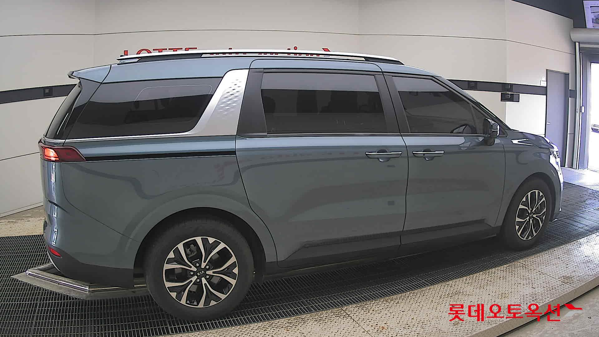 2021 - kia carnival