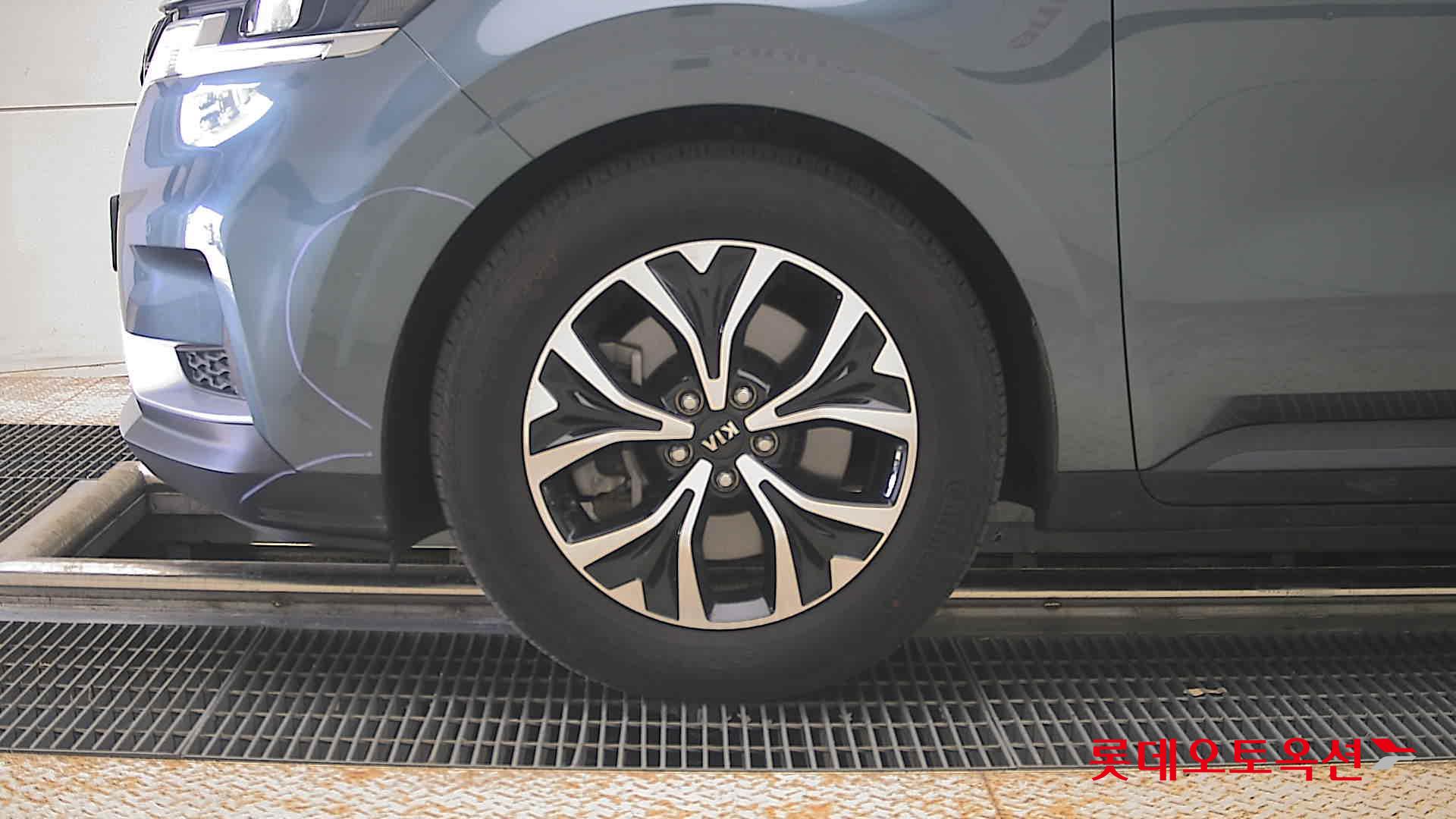 2021 - kia carnival