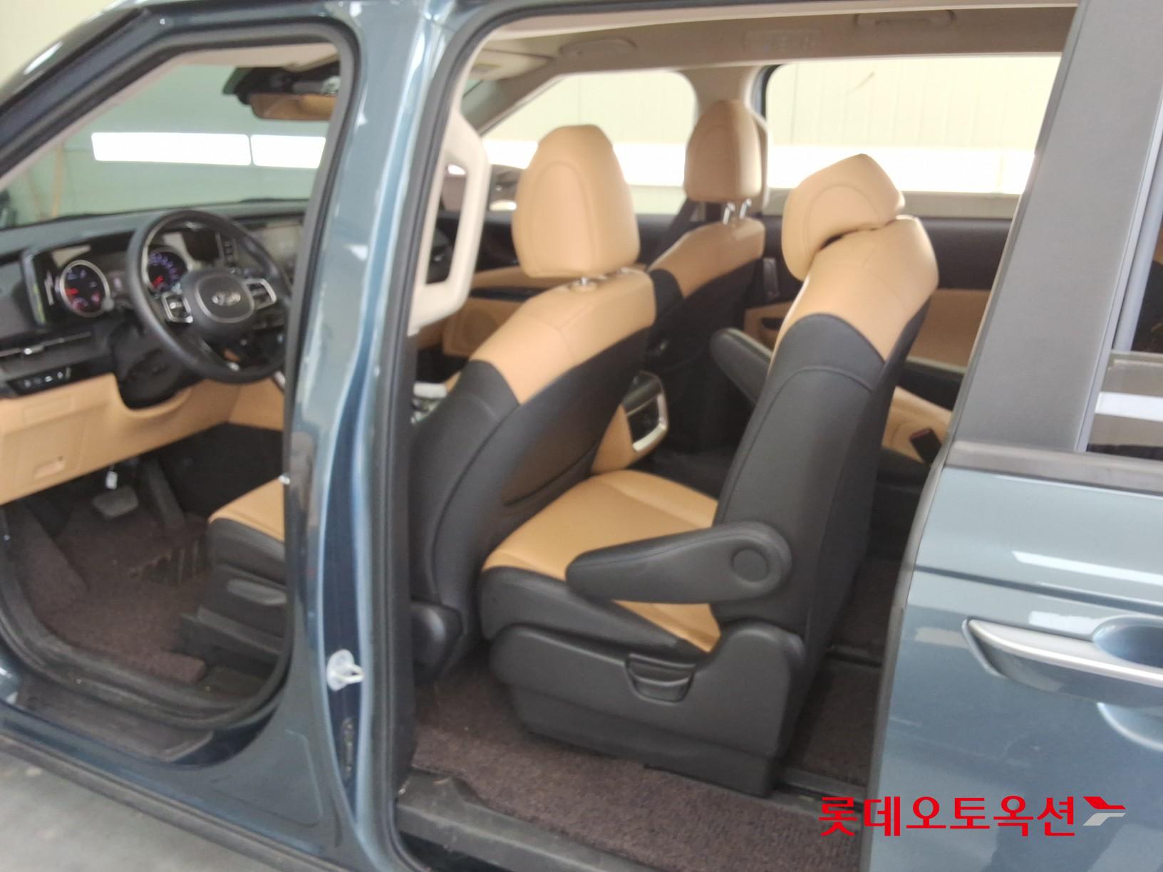2021 - kia carnival