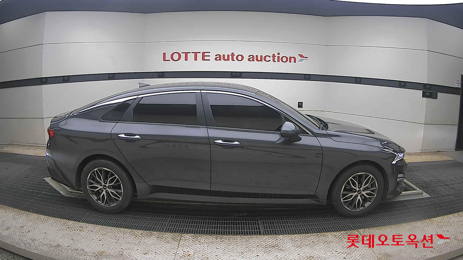2022 - kia k5