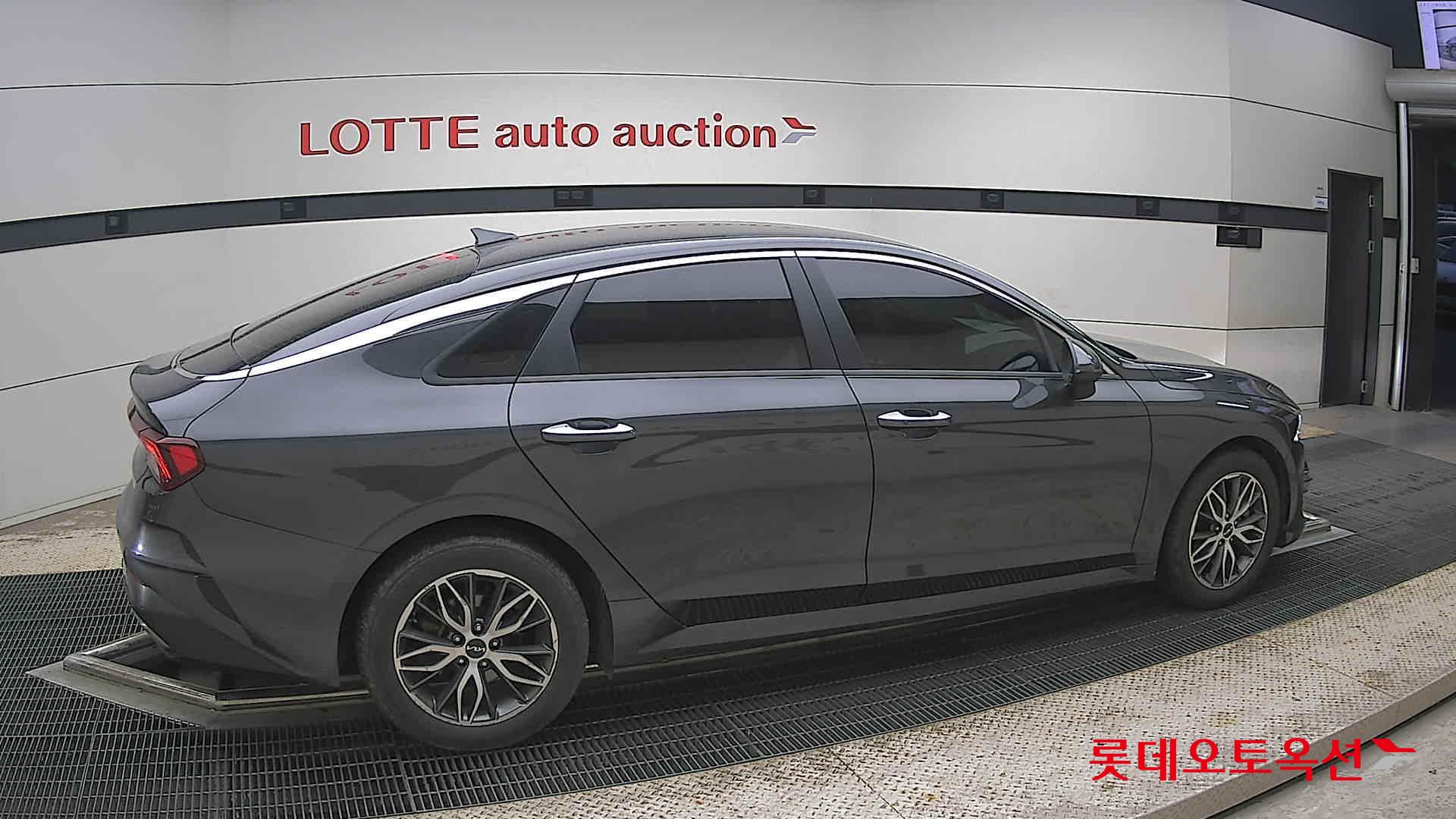2022 - kia k5