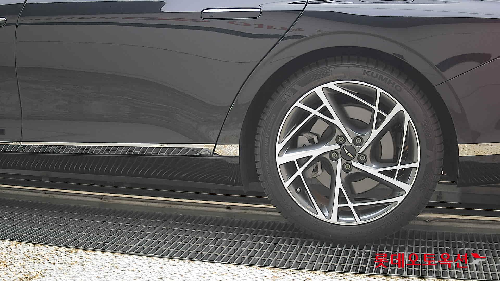 2024 - genesis g90
