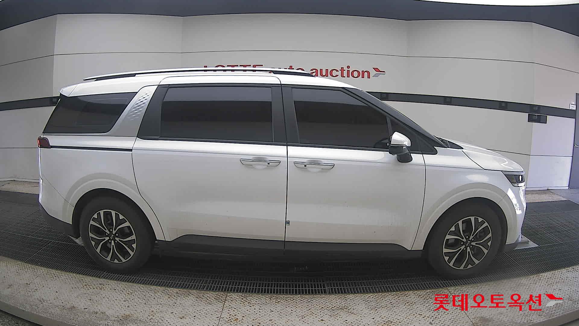 2021 - kia carnival