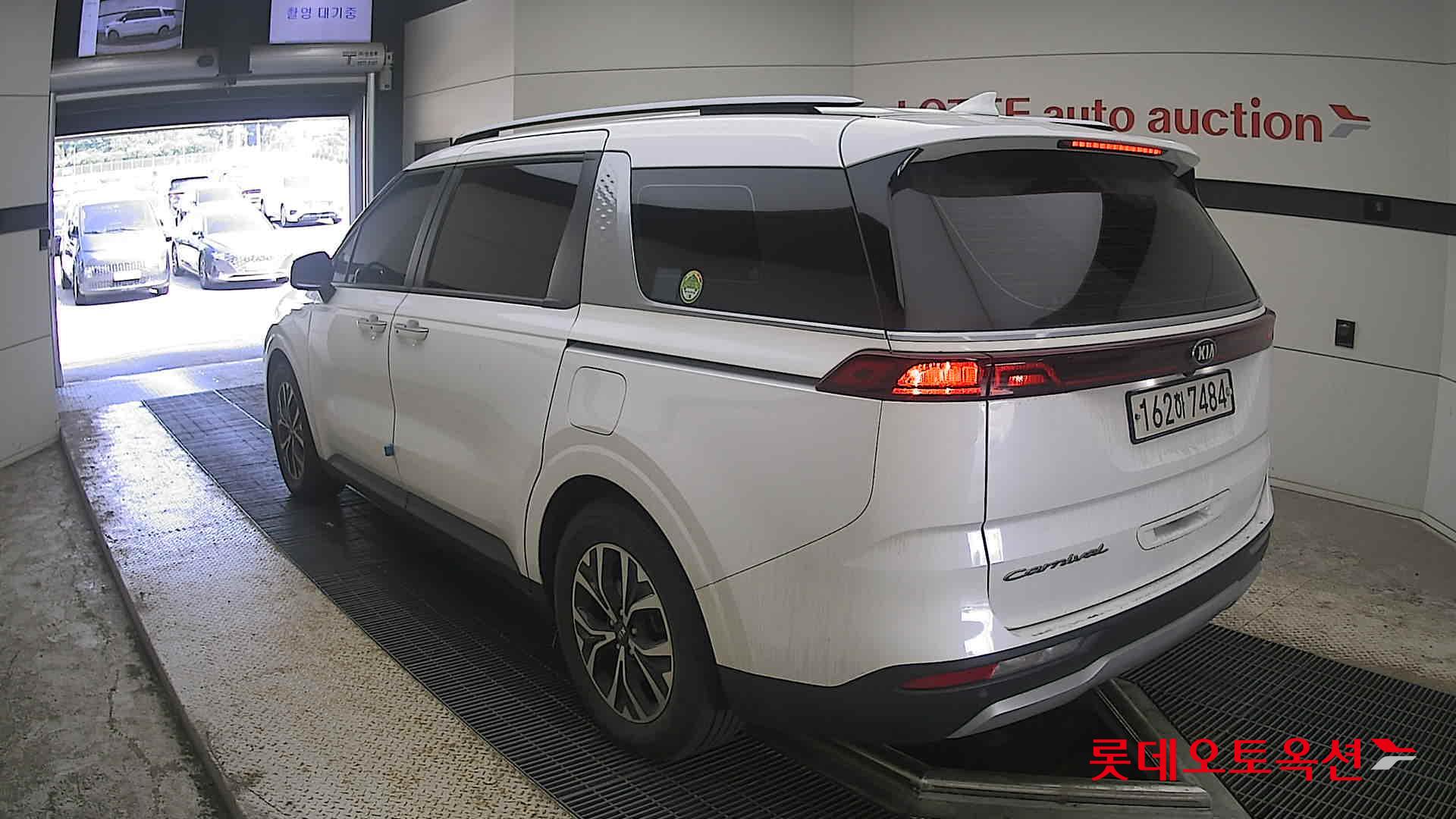 2021 - kia carnival