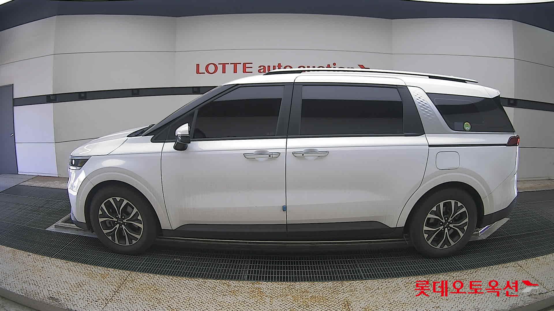 2021 - kia carnival