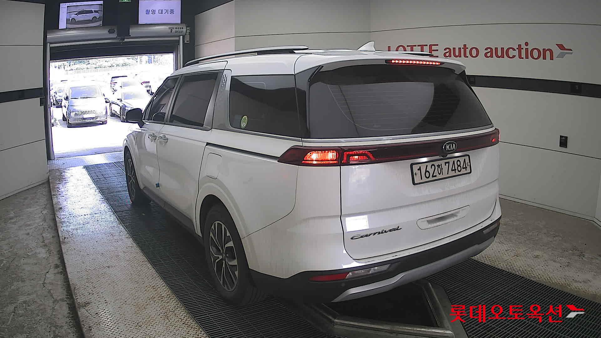 2021 - kia carnival