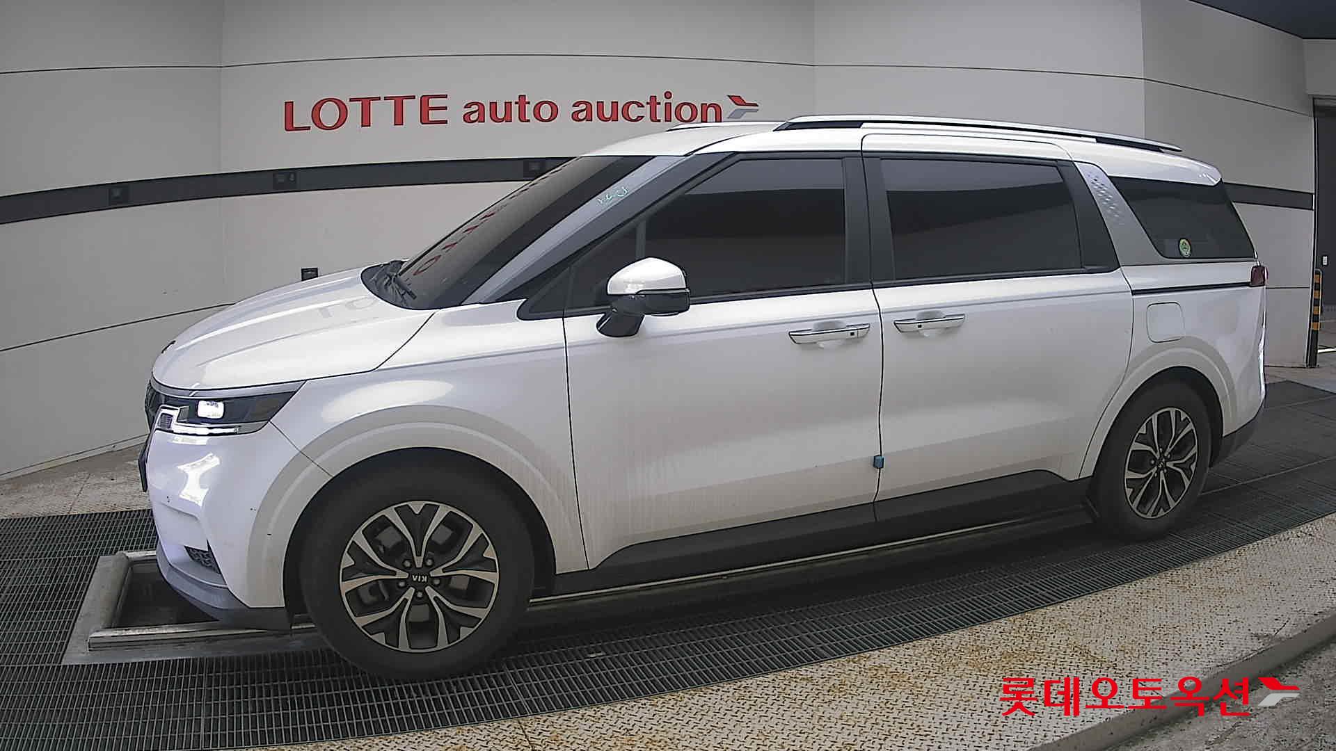 2021 - kia carnival