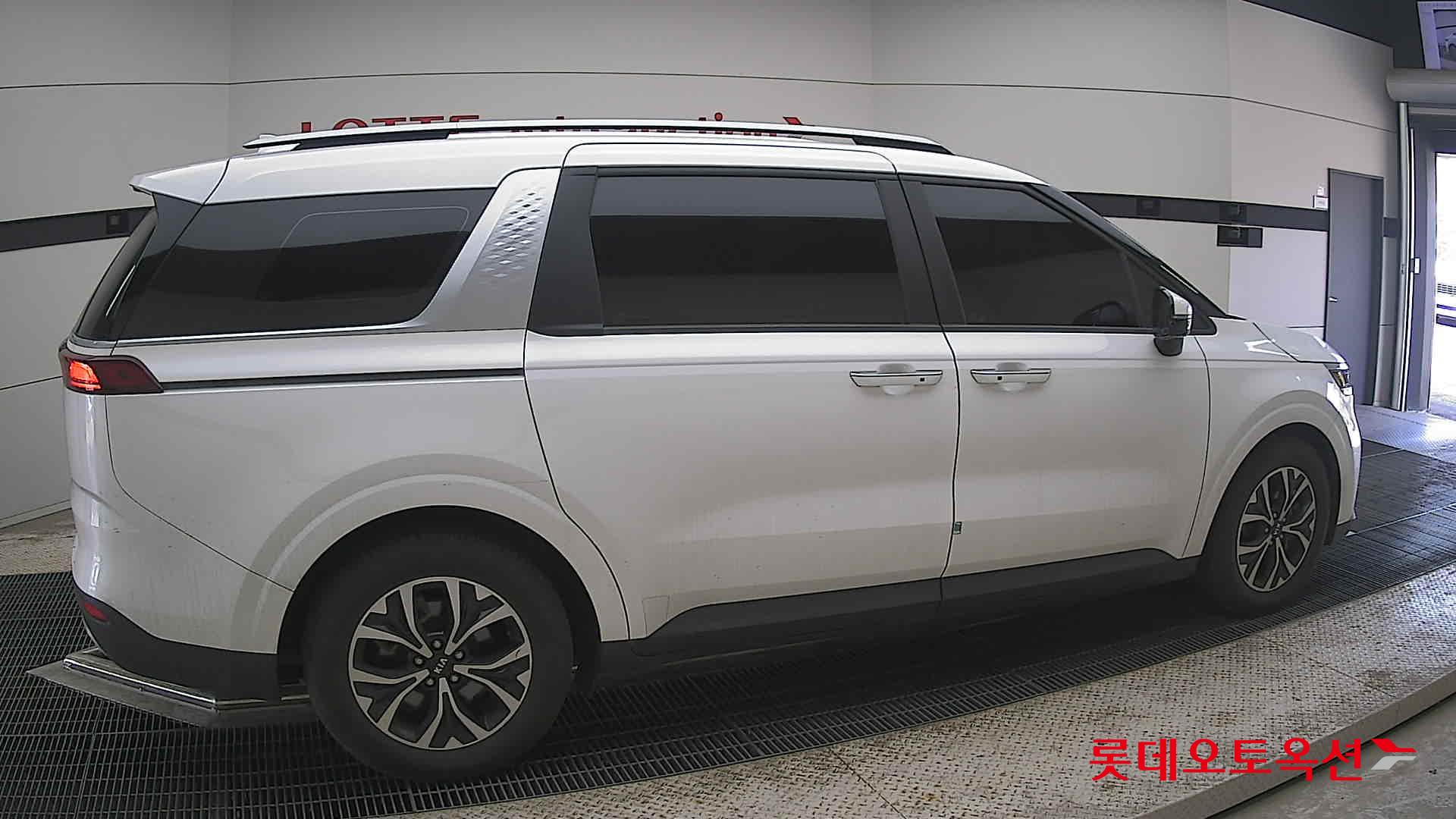 2021 - kia carnival