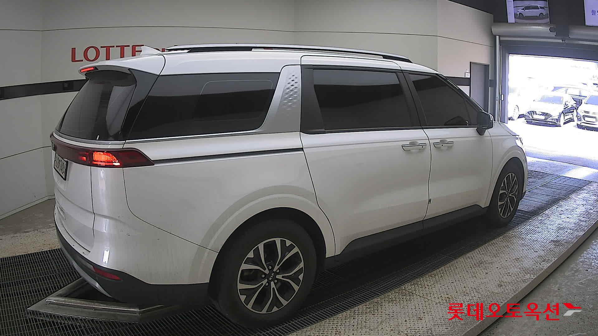 2021 - kia carnival
