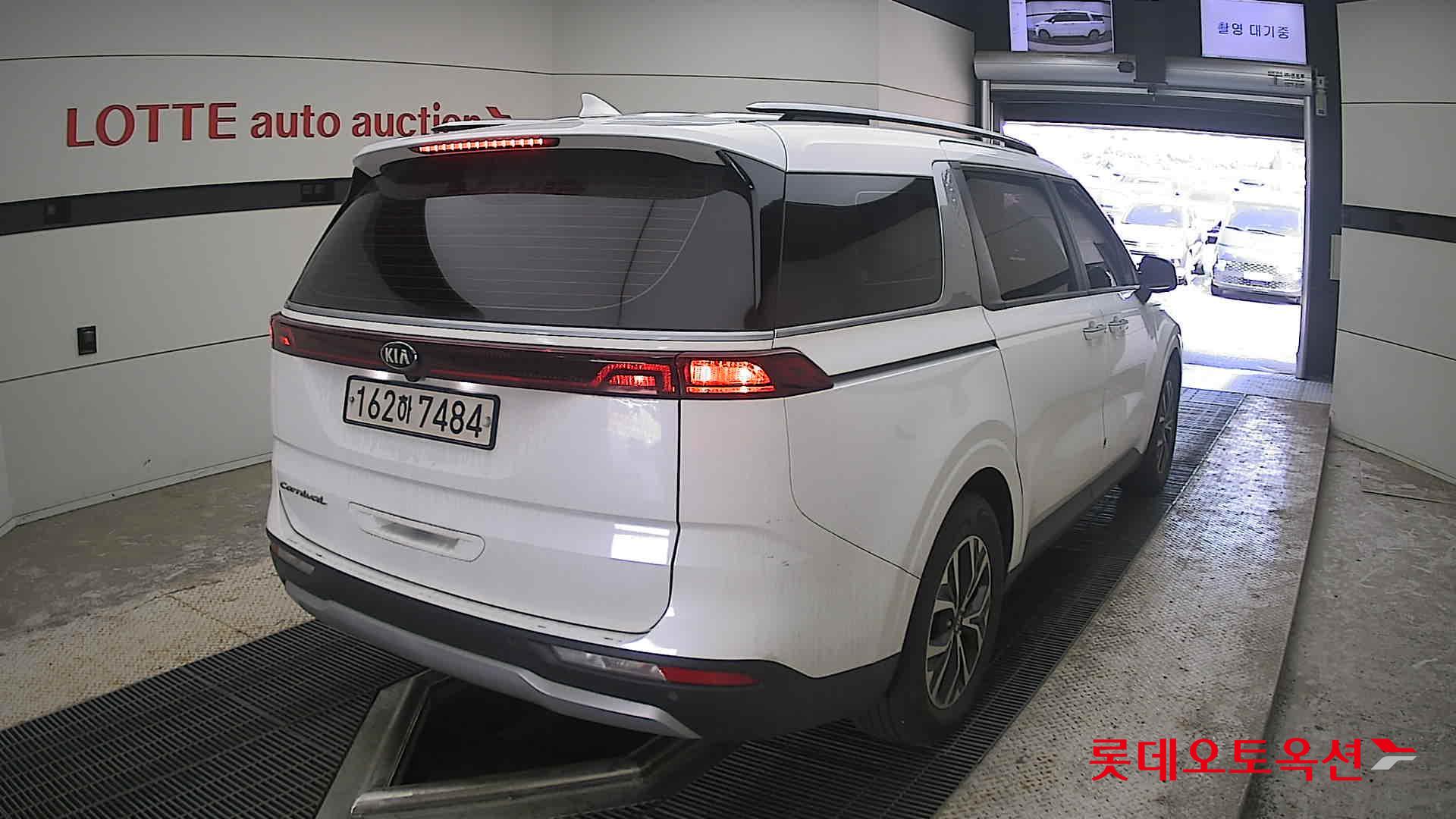 2021 - kia carnival