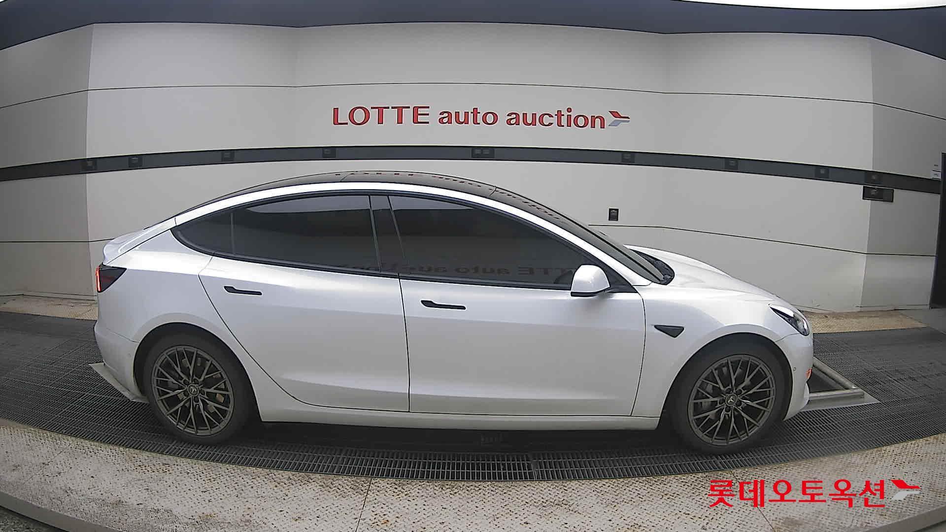 2021 - tesla model 3