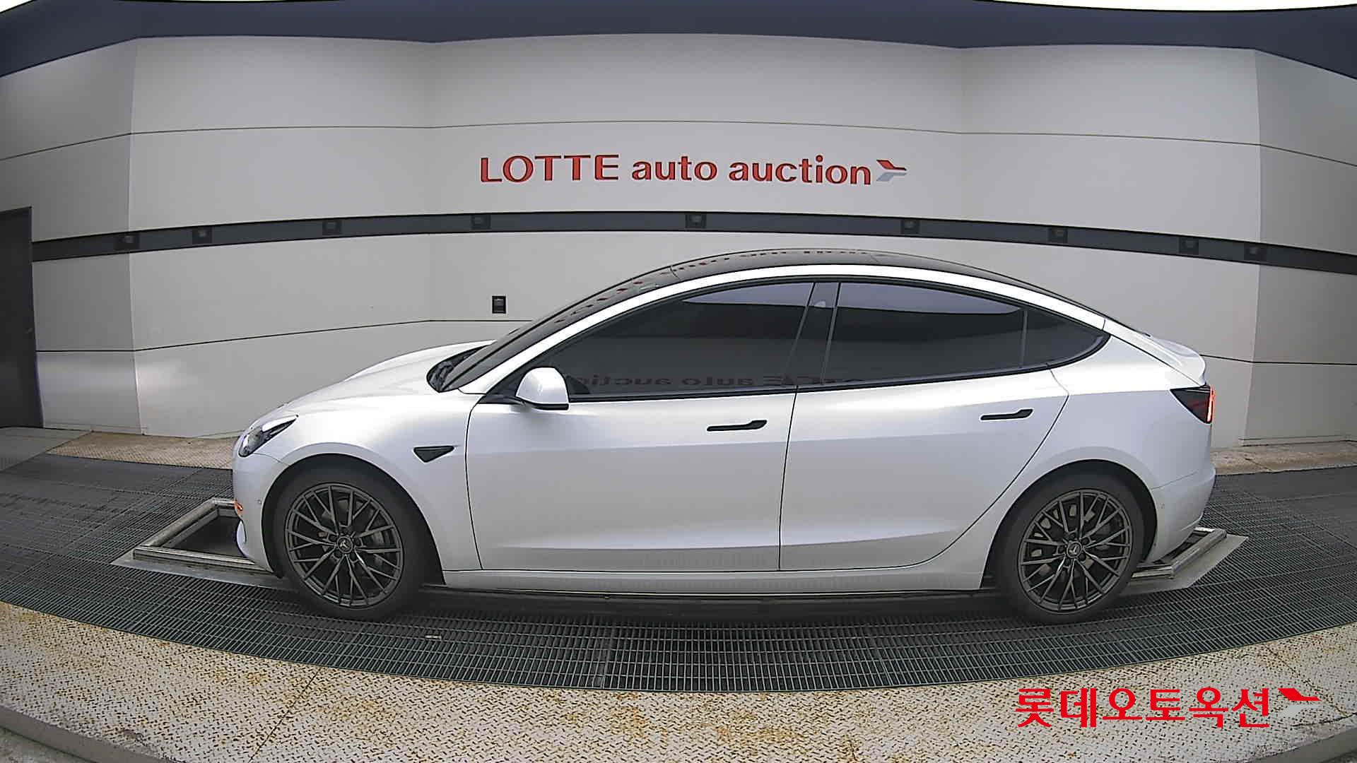 2021 - tesla model 3