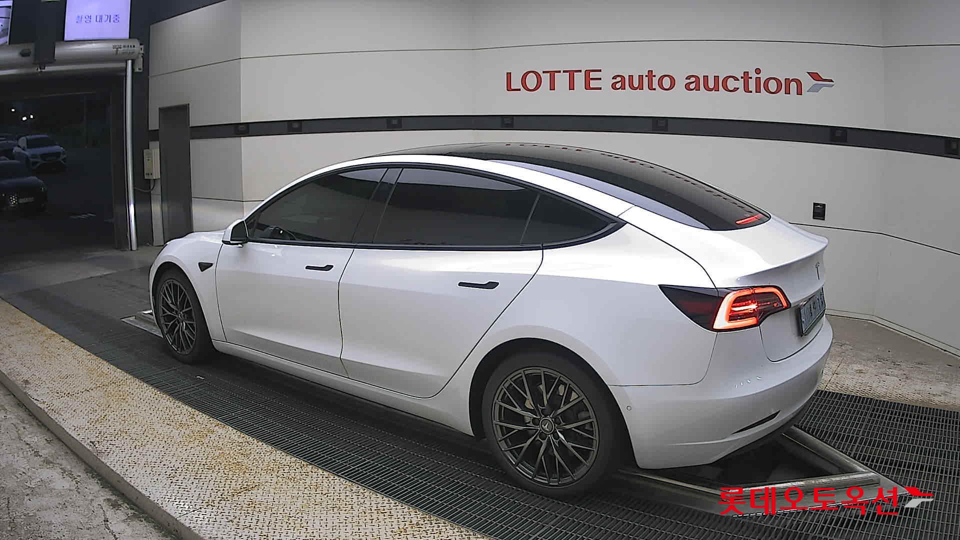 2021 - tesla model 3