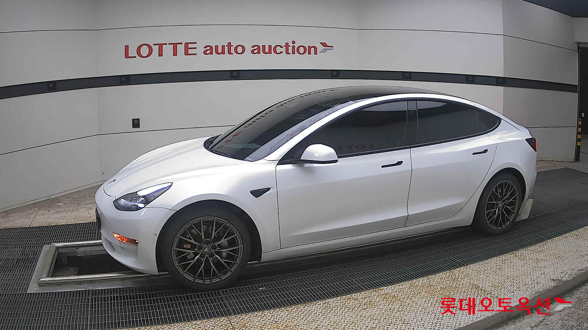 2021 - tesla model 3