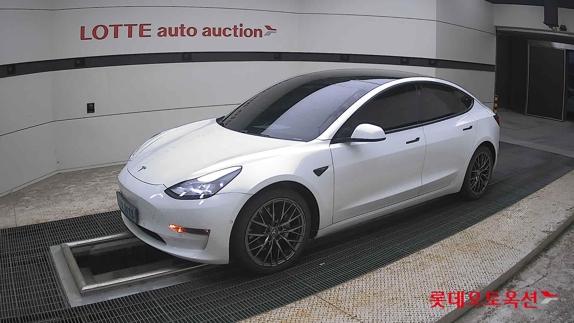2021 - tesla model 3
