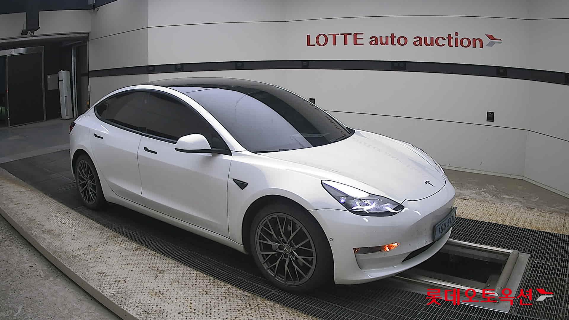 2021 - tesla model 3