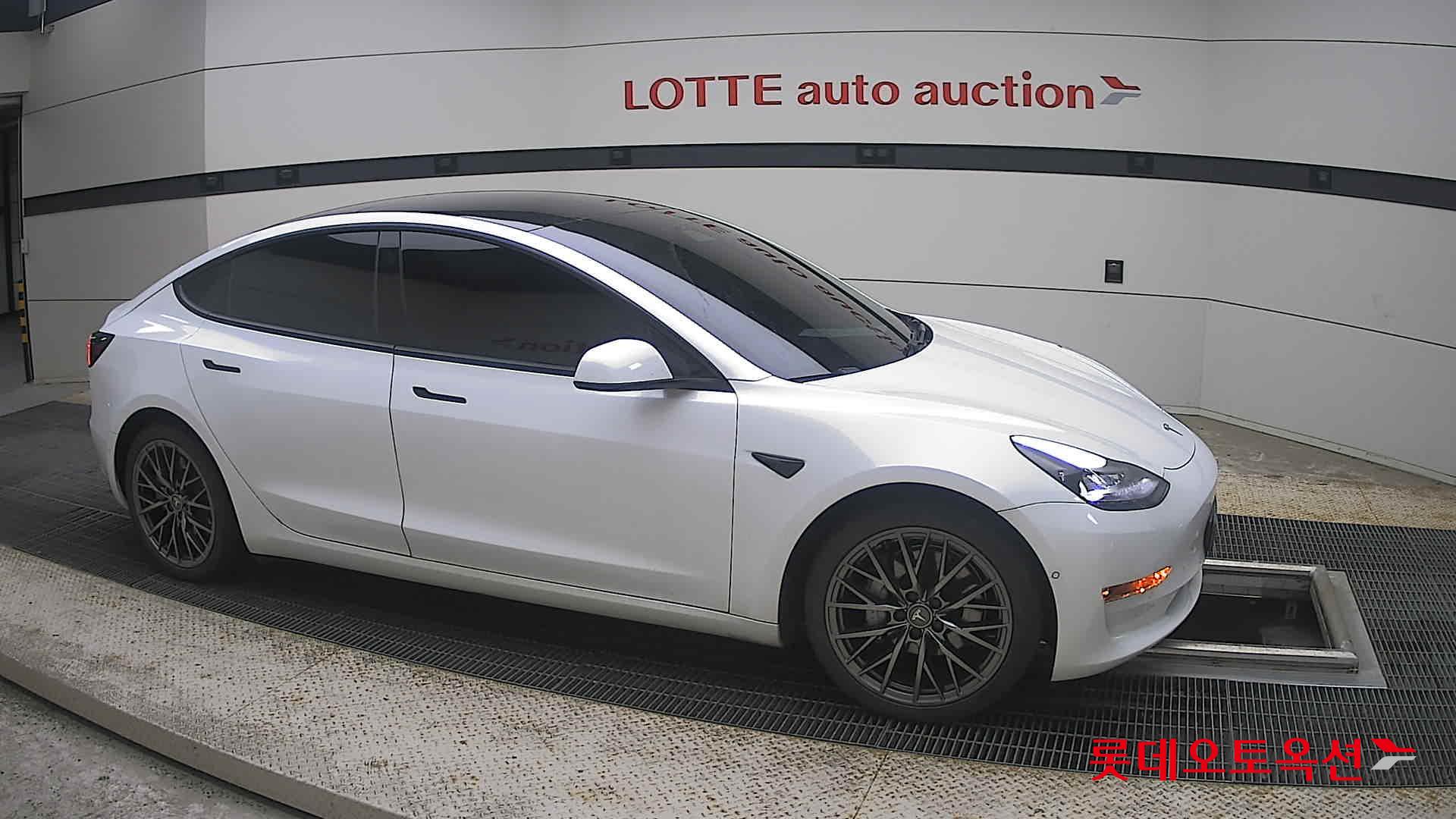 2021 - tesla model 3