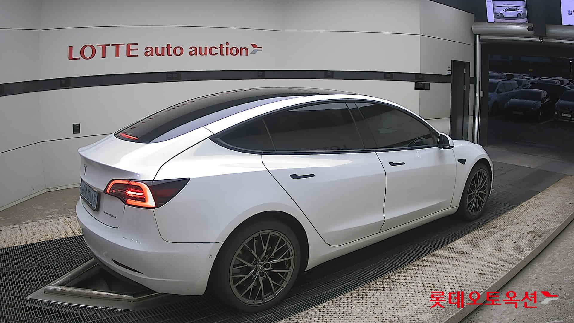 2021 - tesla model 3