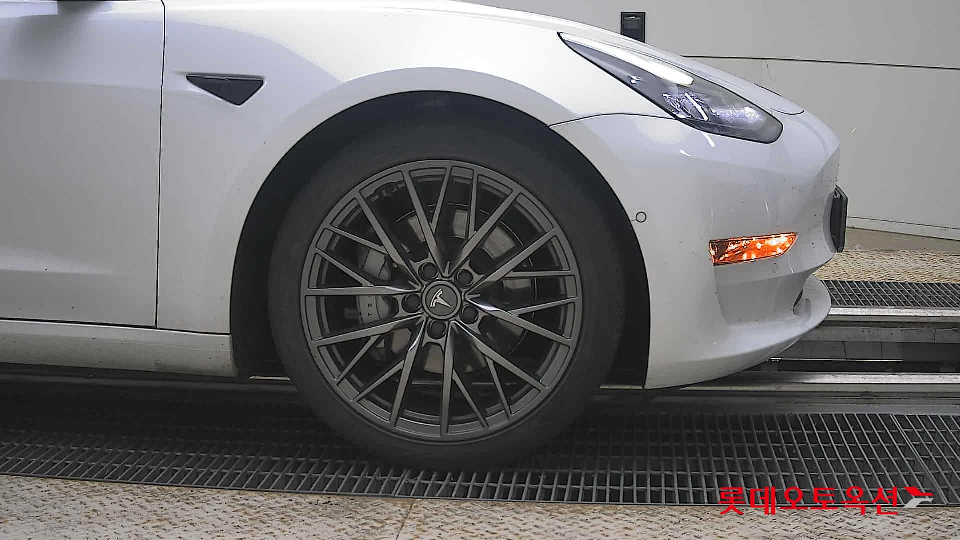 2021 - tesla model 3