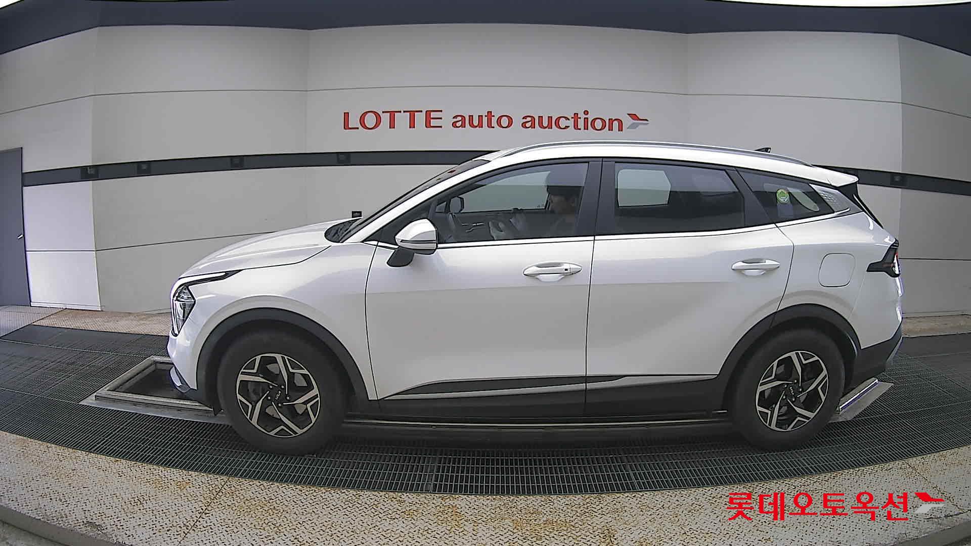 2022 - kia sportage