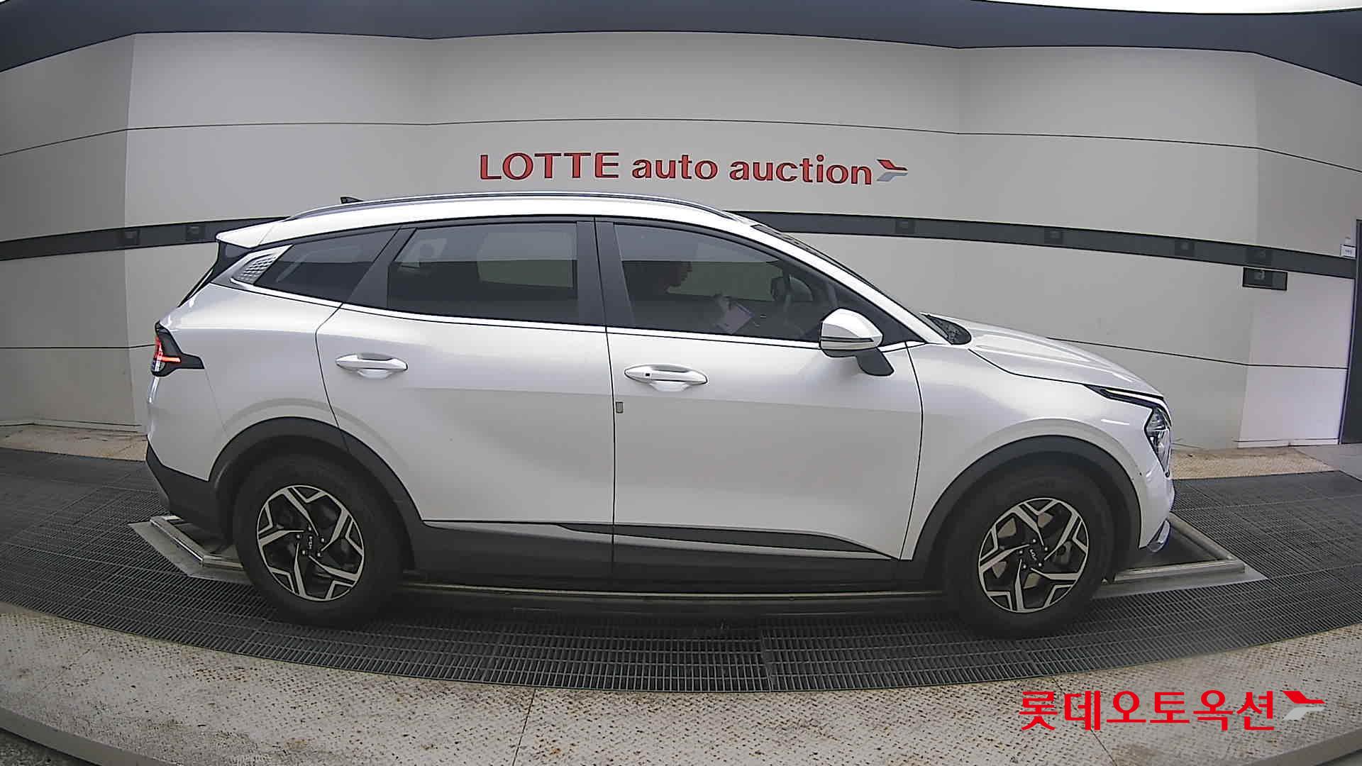 2022 - kia sportage