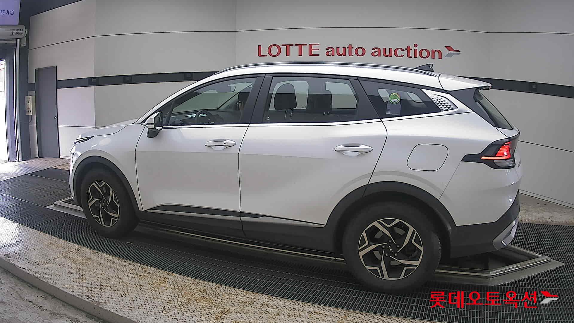 2022 - kia sportage