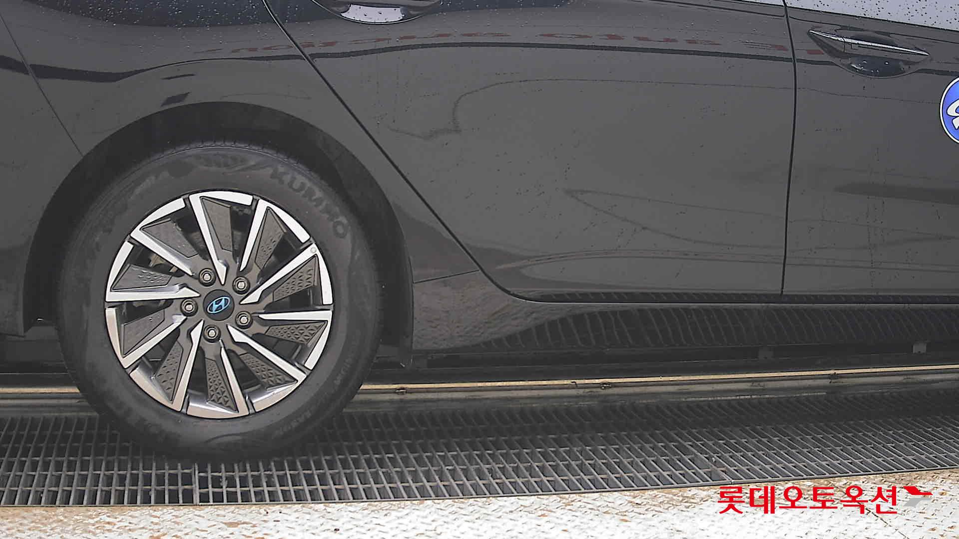2020 - hyundai ioniq