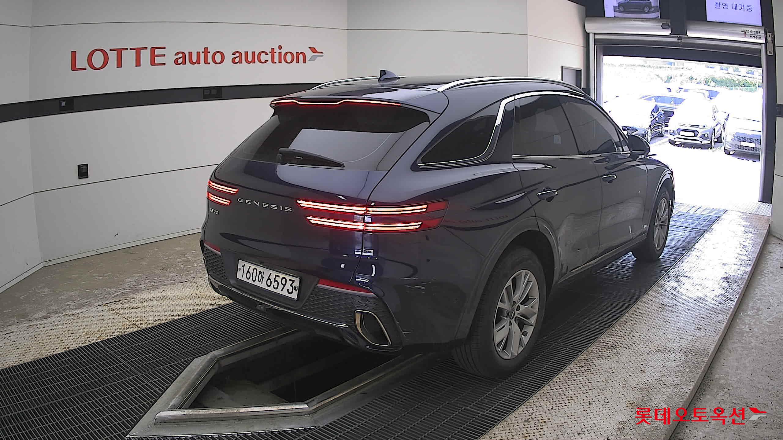 2021 - genesis gv70