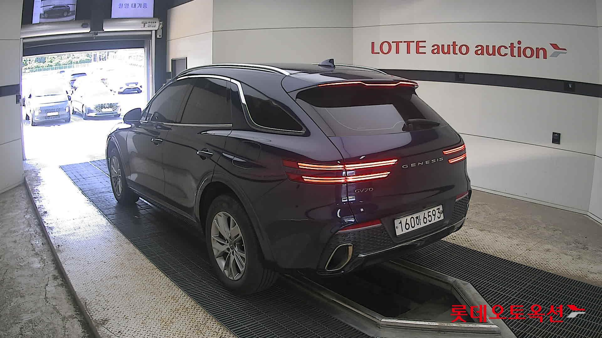 2021 - genesis gv70