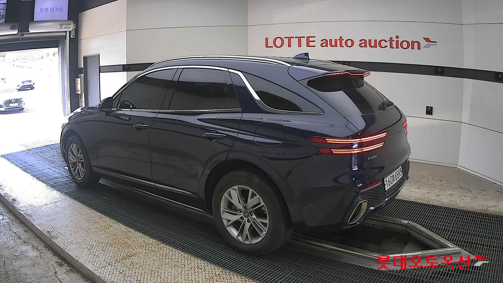 2021 - genesis gv70